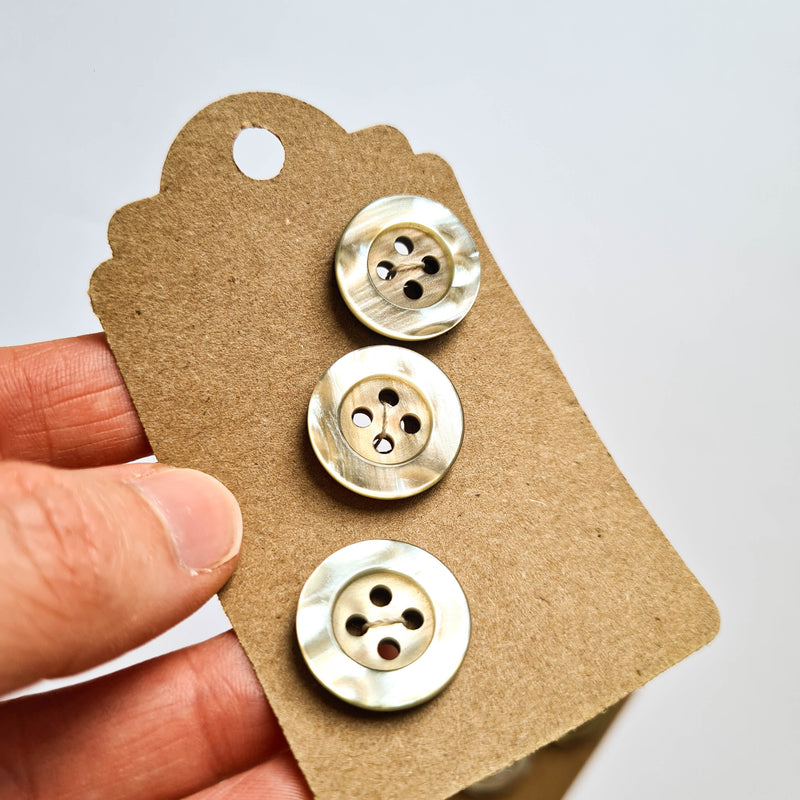 3/4" or 7/8" Imitation Shell Buttons